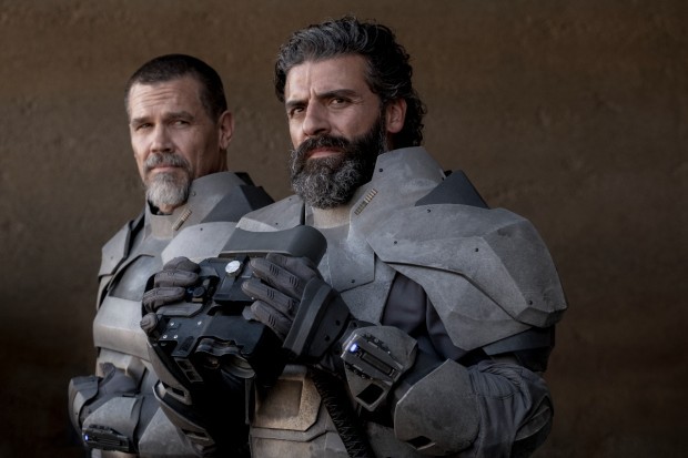 Josh Brolin and Oscar Isaac in Dune (2021)