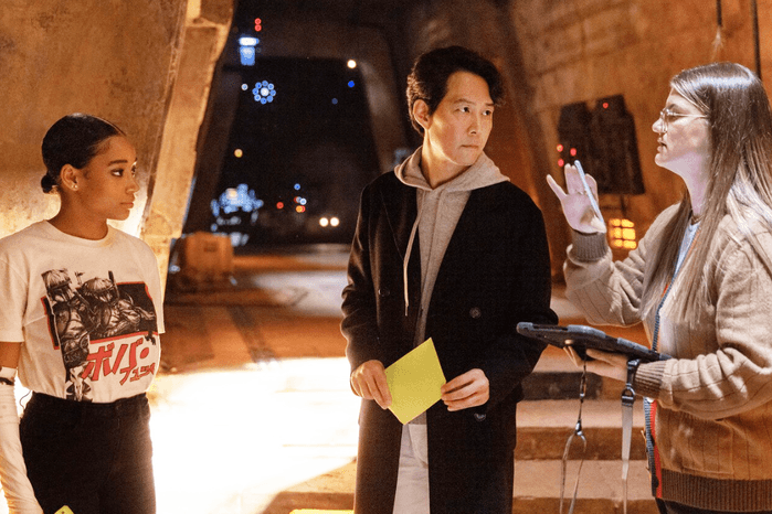 Amandla Stenberg, Lee Jung-jae and Leslye Headland talking on set